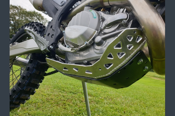 Skid plate with plastic bottom for KTM EXC-F 450, 500 and Husqvarna FE 450, 501 2021-2023.